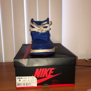 Air Jordan 1 Hyper Royal